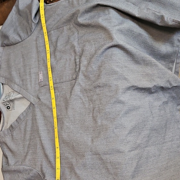Figs Technical Collection Graphite Gray Scrub Top Size Medium - Picture 11 of 12